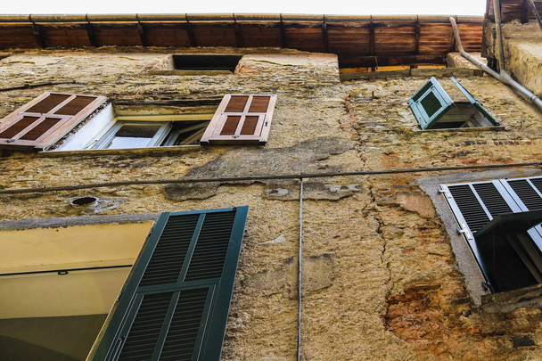 Zabytkowa wioska Pieve di Teco sięga 1400, Liguria, domy i architektura - Zdjęcie, obraz