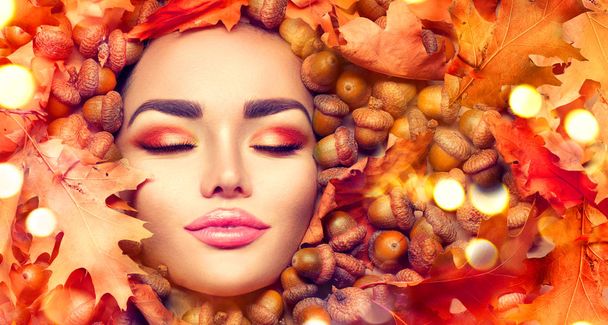 Maquillaje de mujer de otoño. Hermoso modelo de otoño chica cara retrato w
 - Foto, imagen