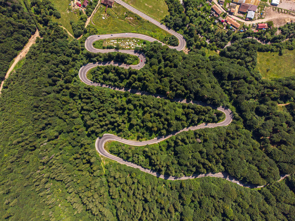 Bergstraße Luftaufnahme. die rumänischen Karpaten, 2019 - Foto, Bild