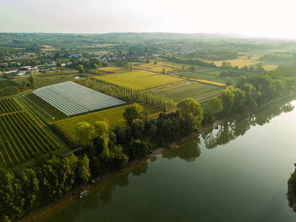 AERIAL VIEW OF AN AGRICULTURAL LANDSCAPE NEAR THE GARONNE RIVER, COUNTRYSIDE, ENVIRONMENT, SAINT PIERRE D'AURILLAC, GIRONDE, NEW AQUITAINE, FRANCE - Photo, Image