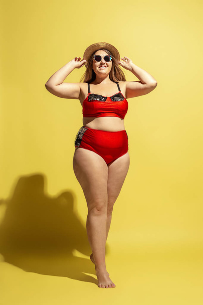 Young caucasian plus size female models preparing for beach resort - Foto, Imagem