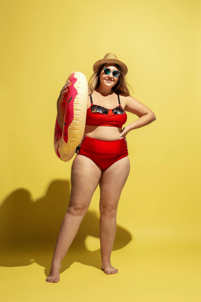 Young caucasian plus size female models preparing for beach resort - Photo, Image