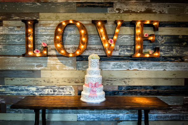Gâteau de mariage avec amour
 - Photo, image