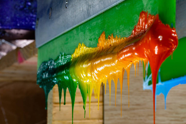több csöpögő színek tinta kezelni nyomtatók Tee póló gyári lefagy a tárolás - Fotó, kép