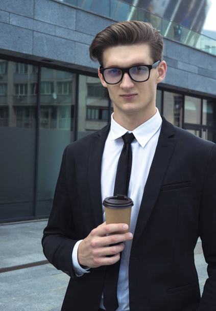 Young businessman outdoor portrait  - Foto, Imagem