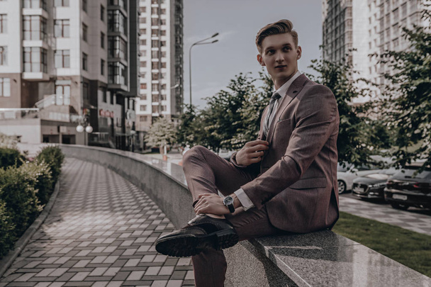 Full suit businessman posing on city street. Stylish handsome male manager. Young male portrait classic style. Portrait. Success concept - Фото, зображення