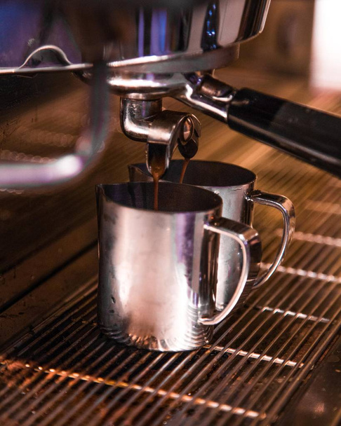 Boiled coffee from coffee machine - Фото, зображення