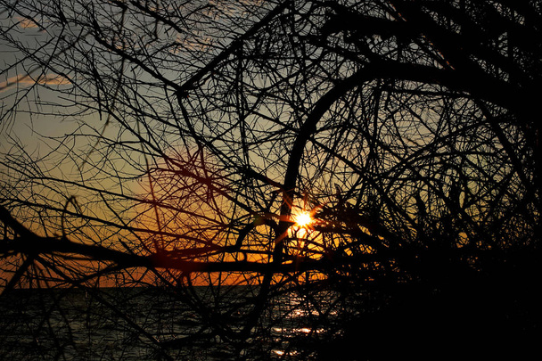 Aube au bord de la mer de paix du paysage, coucher de soleil au bord de l'océan équilibre et détente
 - Photo, image