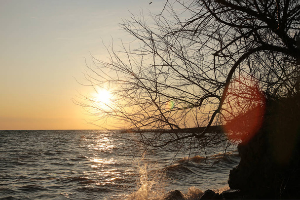 風景から平和の海の夜明け、海のバランスとリラクゼーションによる夕日 - 写真・画像