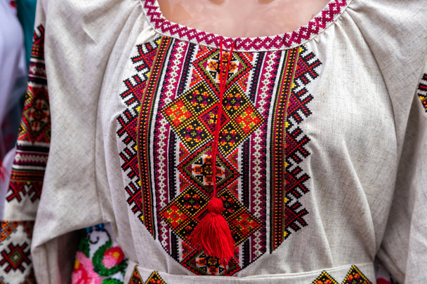 Hagyományos ukrán ruhák a parádé a Vyshyvanok. Natio írta - Fotó, kép