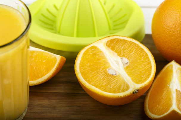 sliced juicy orange - Foto, Bild