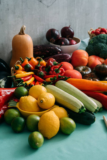 Skład z surowych warzyw organicznych. Dieta odtruwająca - Zdjęcie, obraz
