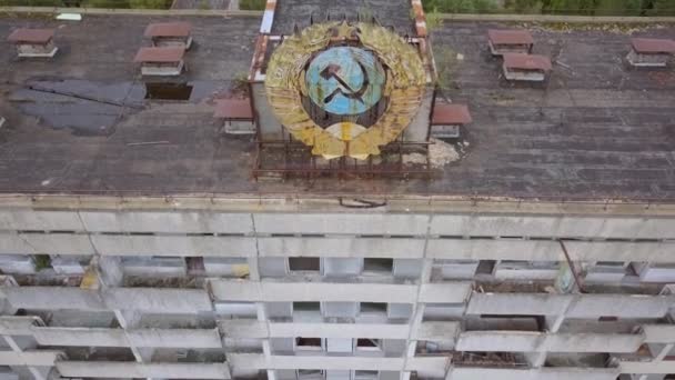 Air View van Tsjernobyl-stad na de grootste nucleaire ramp van de wereld - Video