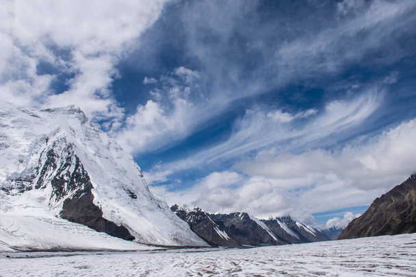 scenic view of Khan Tengri peak, Tian Shan, Kazakhstan  - Φωτογραφία, εικόνα