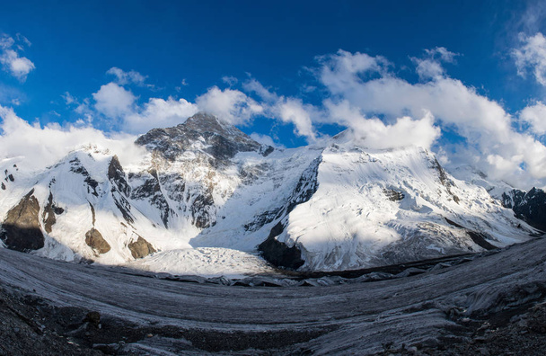 scenic view of Khan Tengri peak, Tian Shan, Kazakhstan  - Фото, зображення