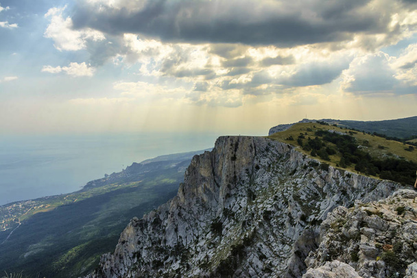 On the edge of the slope of Ai-Petri Mountain off the Black Sea. - Фото, зображення