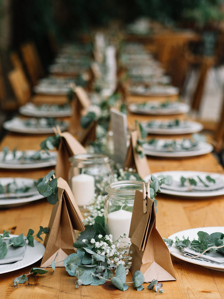 Wedding decoration. Wedding venue with natural styling. - 写真・画像