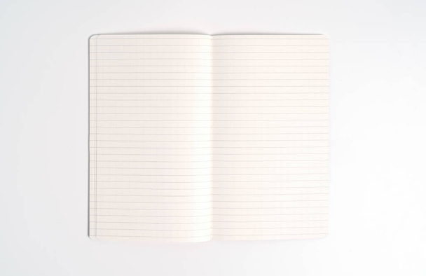 cuaderno gris aislado sobre fondo blanco.vista superior
 - Foto, imagen