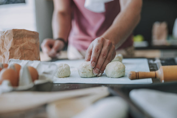 Cook shaping the dough preparing his breakfast - Foto, Bild