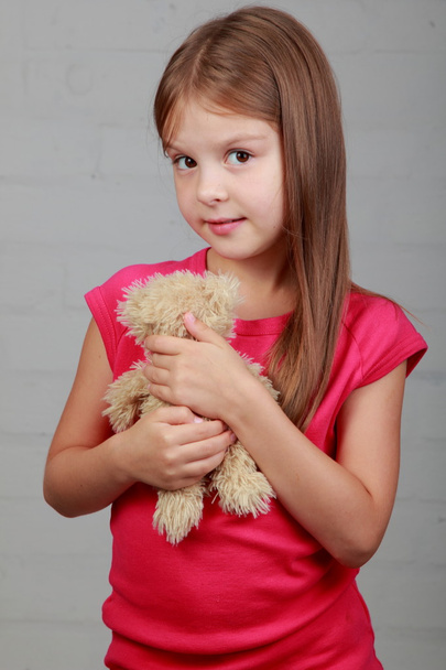 Little girl hugging bear toy - 写真・画像