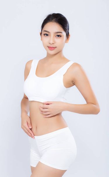 Retrato jovem mulher asiática sorrindo bela dieta corporal com ajuste
  - Foto, Imagem