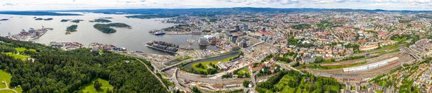 Oslo, Norvégia. Nagy légi panoráma a városról - Fotó, kép