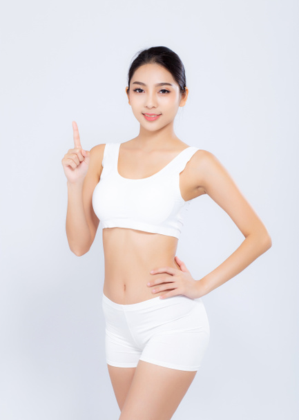 Portret jonge Aziatische vrouw glimlachend mooi lichaam dieet met pasvorm  - Foto, afbeelding
