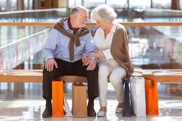 Senior couple with purchases - Photo, Image