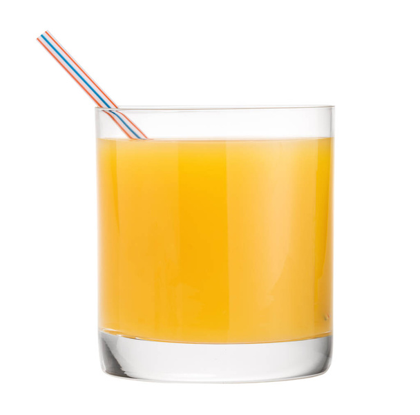 Pohár narancslé, Citrus gyümölcs ital fehér háttér nyírás - Fotó, kép