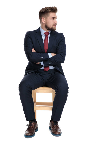 relaxed young businessman waiting with crossed arms - Photo, Image