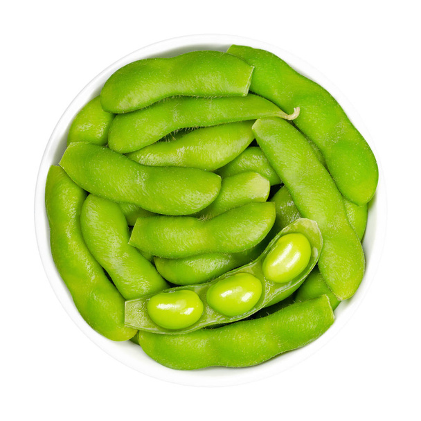 Πράσινη σόγια στο λοβό, edamame, σε λευκό μπολ - Φωτογραφία, εικόνα