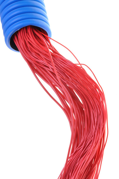 Гофрированная труба с красными кабелями
 - Фото, изображение