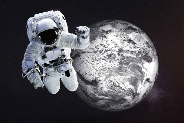Астронавт близький до замороженої землі - Фото, зображення