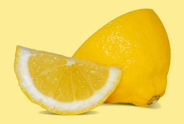 Beyaz arkaplanda limon meyvesi izole - Fotoğraf, Görsel