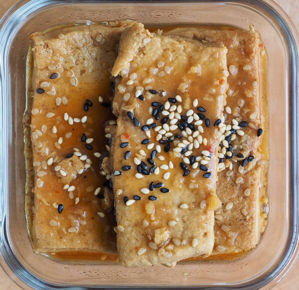 Nourriture asiatique Tofu mijoté dans la sauce soja, Dubu-jorim, tofu cuit, BraisedTofu
 - Photo, image