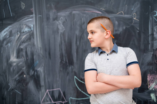 portrait of little boy in front of chalkboard - Фото, зображення