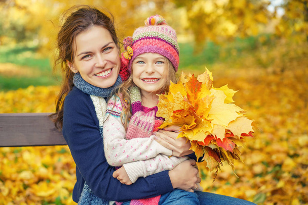Mother and daughter in the autumn park - Fotó, kép
