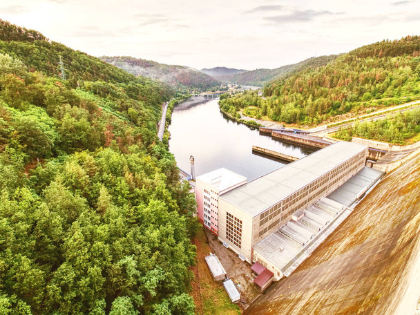 La presa Orlik. La represa más alta de la República Checa
 - Foto, Imagen