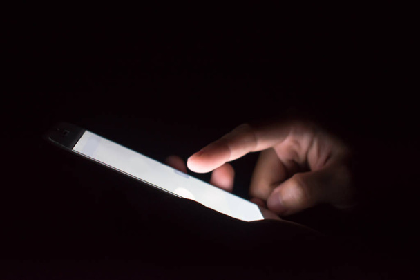 People use phone search information at night. - Φωτογραφία, εικόνα