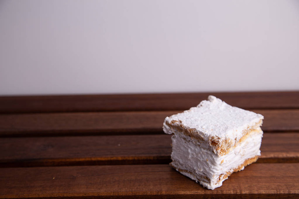 delicioso pastel merengue blanco strudel
 - Foto, imagen
