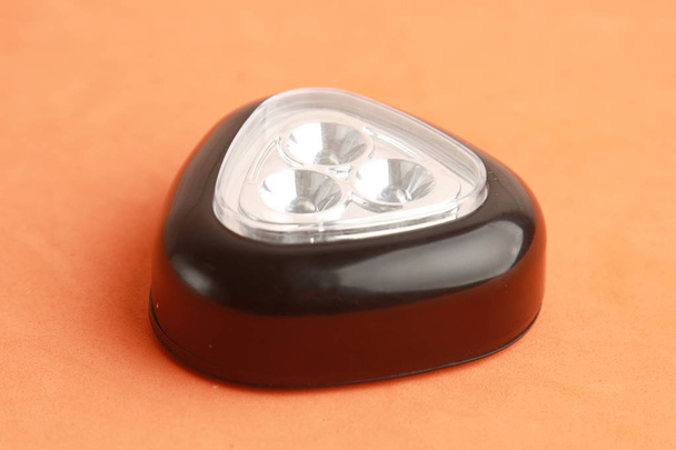 dreieckige schwarze Taschenlampe LED-Licht - Foto, Bild