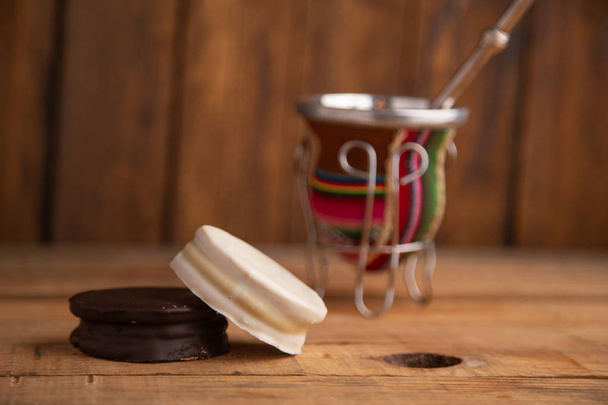 Gli alfajores sono torte argentine al cioccolato e dcaramello
 - Foto, immagini
