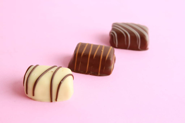 Pyszne różne Bonbons czekoladki kakaowe z Belgii - Zdjęcie, obraz