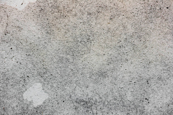 texture d'un mur en béton avec des fissures et des rayures qui peuvent être utilisées comme fond - Photo, image