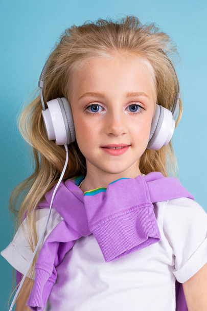 cute little girl listening to music  - Fotó, kép