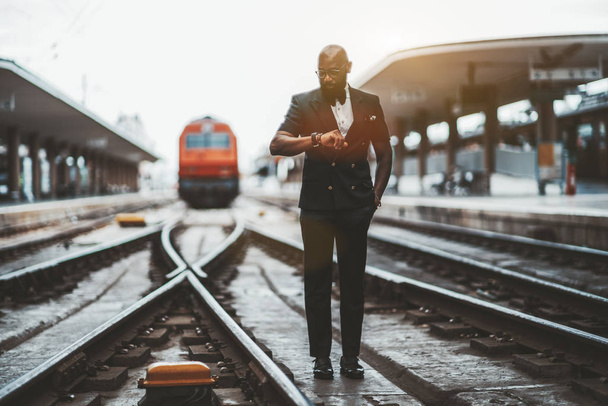 Black guy in front of red locomotive - Foto, imagen