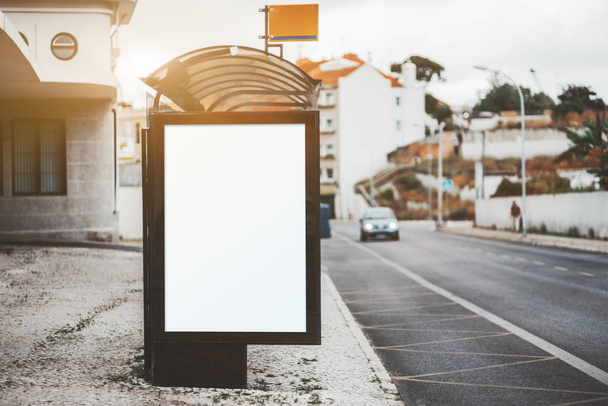Порожній макет банера на зупинці автобуса
 - Фото, зображення