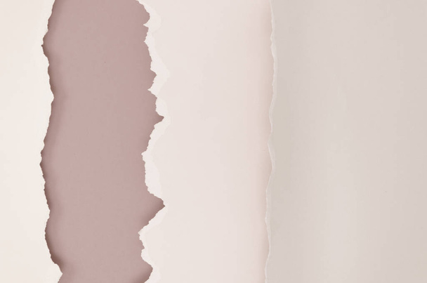 Metin bej ve kahverengi renkler için boşluk ile kağıt yırtık delik - Fotoğraf, Görsel