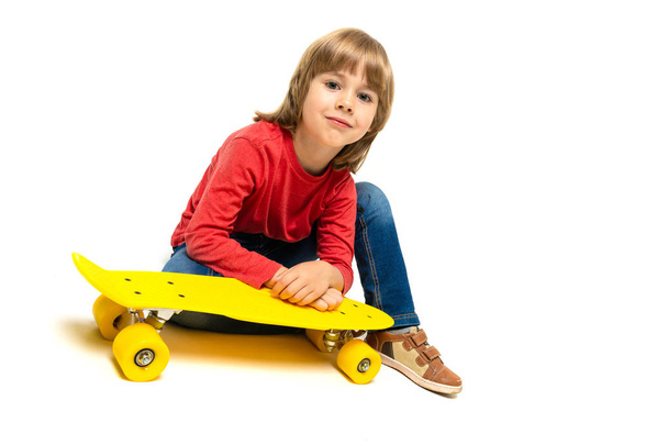 sporty little boy with skate - Foto, Imagen