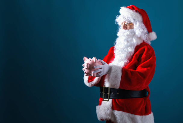 Santa holding a piggy bank - Foto, Imagem
